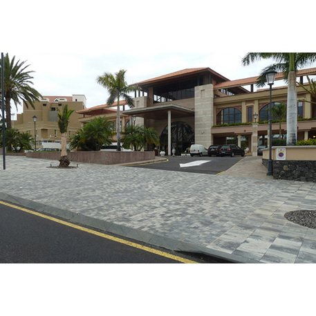 Collezione di pavimentazioni in calcestruzzo di varie dimensioni e colori 'Terana® taco'