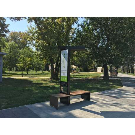 Išmanus suoliukas su saulės baterija, USB įkrovimu ir Smart City funkcijomis 'Smart Bench 2 Hybrid'