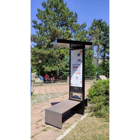 Išmanus suoliukas su saulės baterija, USB įkrovimu ir Smart City funkcijomis 'Smart Bench 2 Hybrid'