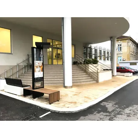 Išmanus suoliukas su saulės baterija, USB įkrovimu ir Smart City funkcijomis 'Smart Bench 2 Hybrid'