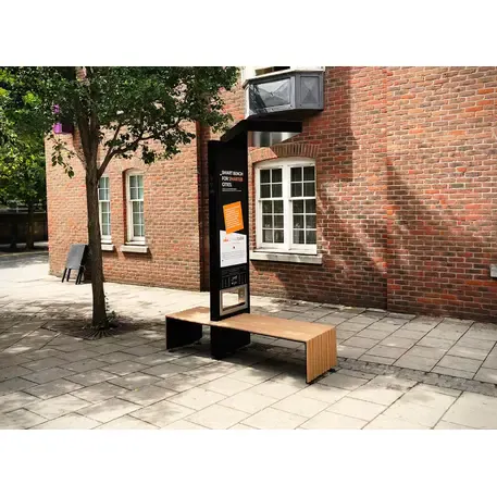 Išmanus suoliukas su saulės baterija, USB įkrovimu ir Smart City funkcijomis 'Smart Bench 2 Hybrid'