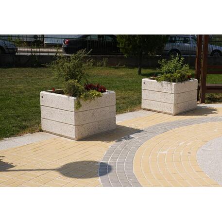 Kvadratinis betoninis vazonas – gėlinė, padengta smulkia granito skaldele 'Premium / 85x85xH/65cm_BS-74'