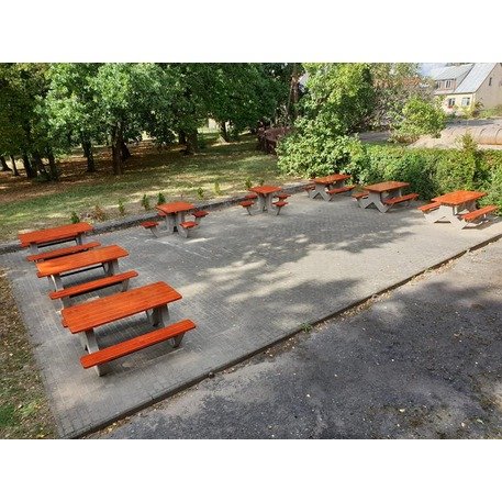 Betoninis pikniko stalas su suolais ir medinėmis sėdimomis dalimis 'BDS/SG049/MDL'