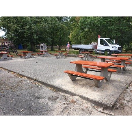 Betoninis pikniko stalas su suolais ir medinėmis sėdimomis dalimis 'BDS/SG049/MDL'