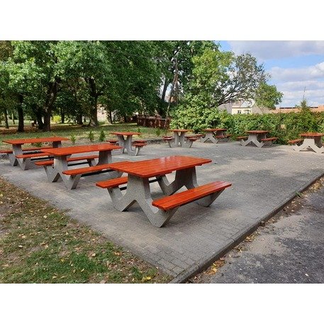 Betoninis pikniko stalas su suolais ir medinėmis sėdimomis dalimis 'BDS/SG049/MDL'