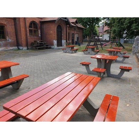 Betoninis pikniko stalas su suolais ir medinėmis sėdimomis dalimis 'BDS/SG049/MDL'