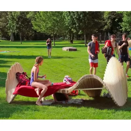 Lauko suoliukas-skulptūra viešosioms erdvėms „Family“ iš kolekcijos Smartcity®