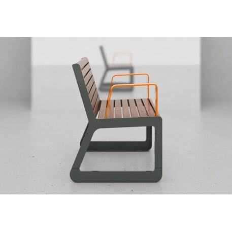 Sedia in metallo con schienale in legno di iroko 'Sido / 001608'