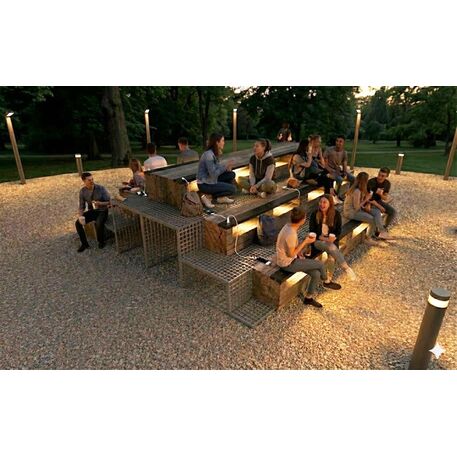 Ąžuolo masyvo amfiteatrinė tribūna su LED apšvietimu ir Smart sistema 'Premium / STF/28-04-15/MDL'