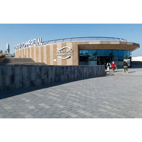 Collezione di pavimentazioni in calcestruzzo di varie dimensioni e colori 'Terana® art'