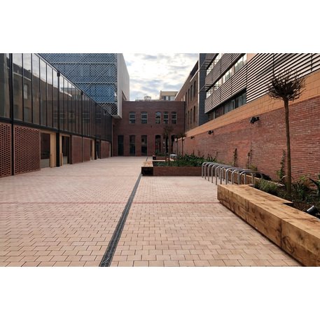 Collezione di pavimentazioni in calcestruzzo di varie dimensioni e colori 'Terana® art'