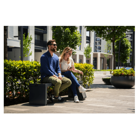 Išmanus suoliukas su saulės baterija, USB įkrovimu ir Smart City funkcijomis 'Sun Smart Bench'