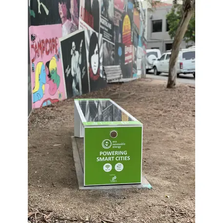 Išmanus suoliukas su saulės baterija, USB įkrovimu ir Smart City funkcijomis 'Sun Smart Bench'