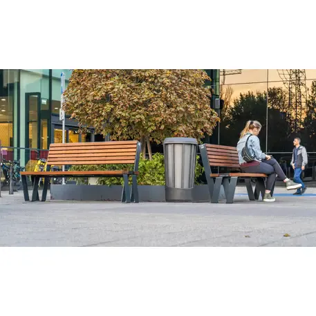 'SmartBeam Bench' – išmanusis modulis suoliukams su saulės energija, USB įkrovimu ir „Smart City“ funkcijomis