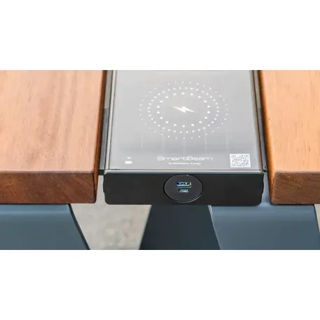 'SmartBeam Bench' – išmanusis modulis suoliukams su saulės energija, USB įkrovimu ir „Smart City“ funkcijomis
