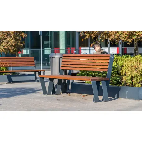 'SmartBeam Bench' – išmanusis modulis suoliukams su saulės energija, USB įkrovimu ir „Smart City“ funkcijomis