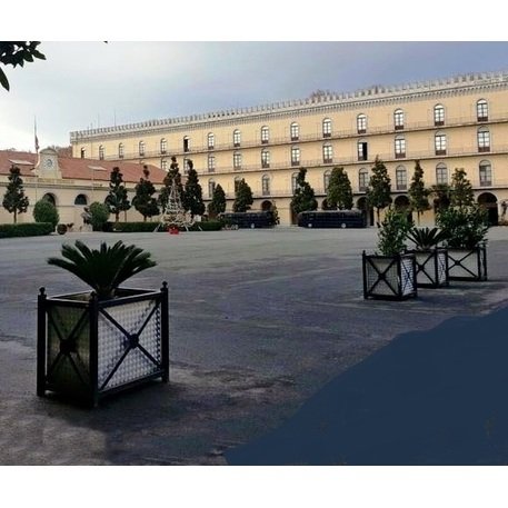 Metalinis klasikinio stiliaus vazonas (gėlinė) 'Alba 80/120x80xH/112cm'