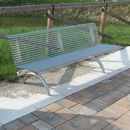 Metal bench 'REST'