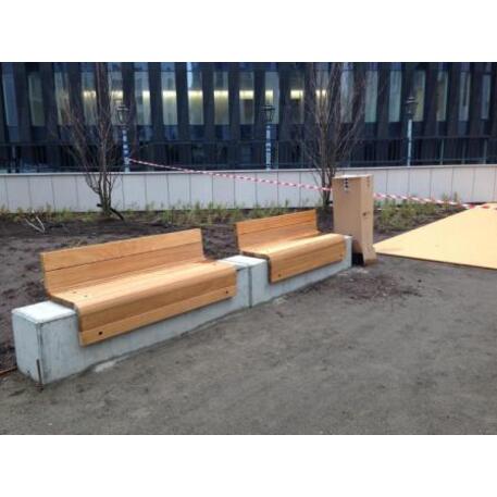 Lauko / Vidaus betoninis suolas su atlošu, IROKO medienos apdaila 'STF/19-04-14/MDL'