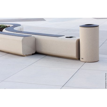 Lauko betoninis suolas aptakių formų su LED 'Serp Comfort'