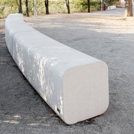 Lauko betoninis suolas aptakių formų su LED 'Serp Comfort'