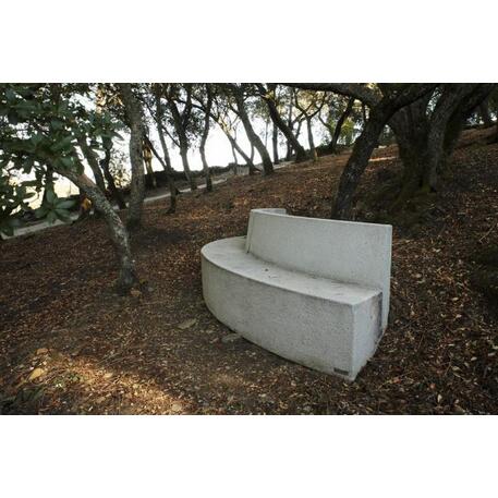 Lauko betoninis suolas 'MIA / Convex Bench 1970mm'