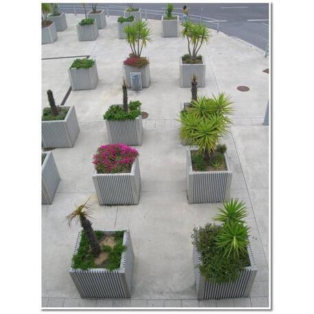 Concrete flower planter 'IK / Planter 1200mm'