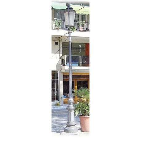 Klasikinio kaltinio stiliaus gatvės, parko šviestuvo stovas 'C1-1b_H/330cm'