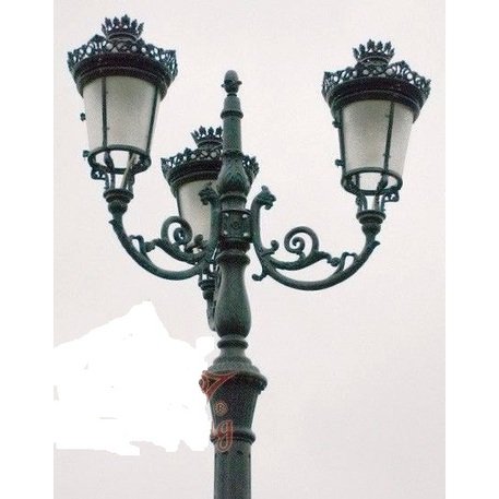 Klasikinio kaltinio stiliaus gatvės, parko šviestuvo stovas 'G31-C3_H/480cm'