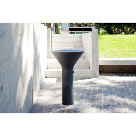 Outdoor drinking fountains of metal 'Play'