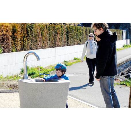Фонтанчик питьевой воды из бетона 'Rural'