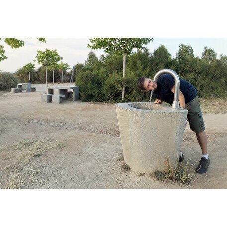 Fontanna do wody pitnej wykonana z betonu 'Rural'