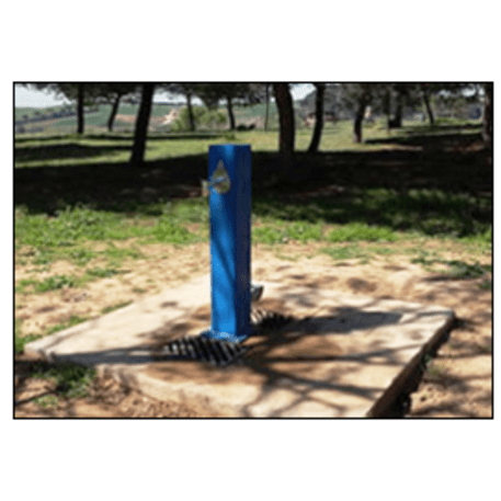 Outdoor drinking fountains of metal 'Dogi'